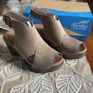 Dansko Vanda Milled Nubuck, New, Never worn